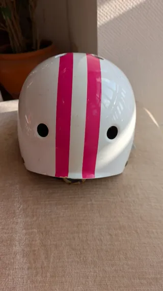 Casco infantil patinete estrellas y rayas