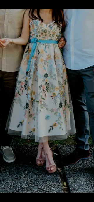 Vestido fiesta con bordado de flores y tul Azazie