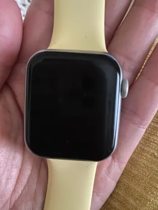 Reloj DCU Plata y Amarillo