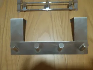 Perchero de puerta metálico plateado