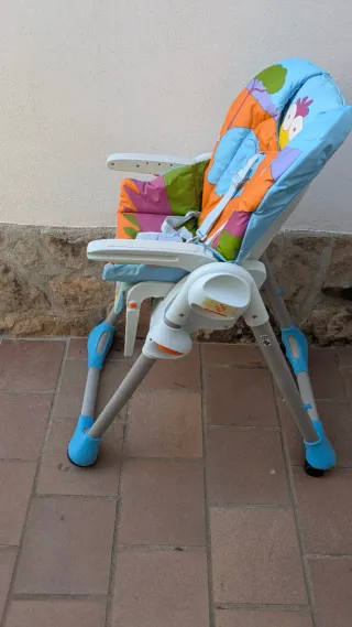 Trona de bebé de la marca Chicco