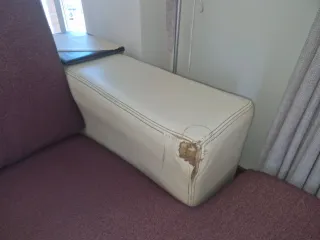 Sofá Chaiselongue Beige y Morado