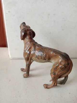Figura perro caza bronce