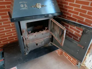 Estufa de leña metálica