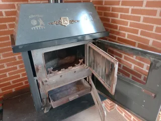 Estufa de leña metálica