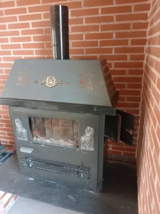 Estufa de leña metálica