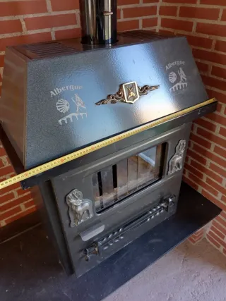 Estufa de leña metálica