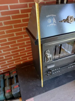 Estufa de leña metálica