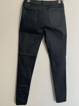 Pantalones negros efecto piel