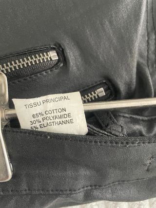 Pantalones negros efecto piel