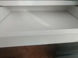 Escritorio blanco con 2 cajones