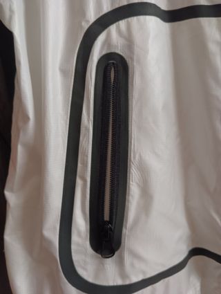 Chubasquero Cortavientos Ecoalf Gris y Blanco