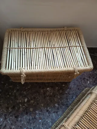 Baúles de mimbre y bambú