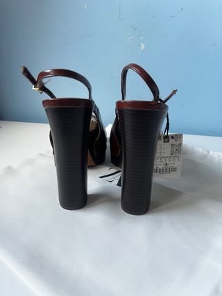 Sandalia plataforma Zara tacón marrón