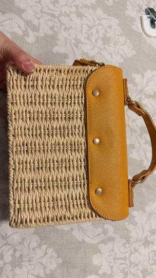 Bolso amarillo de rafia