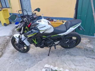 Kawasaki Z650 Naked Verde y Blanca limitada A2.