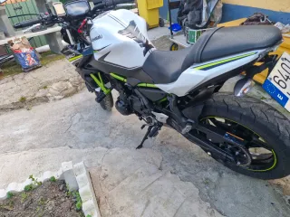 Kawasaki Z650 Naked Verde y Blanca limitada A2.