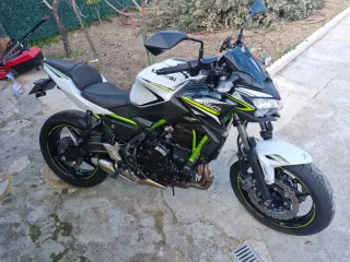 Kawasaki Z650 Naked Verde y Blanca limitada A2.