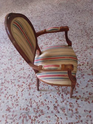 Precioso sillón de tela y madera