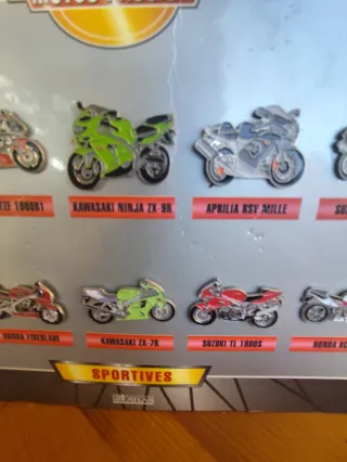 Lote de 10 pins de motos deportivas