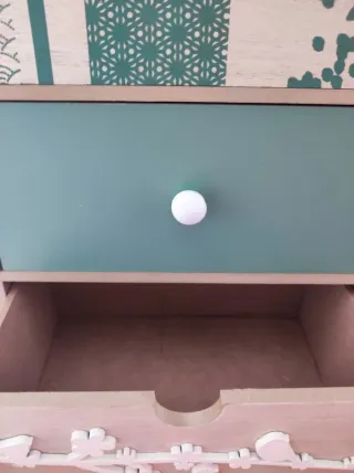 Cassettiera da tavolo decorata con uccelli e fiori