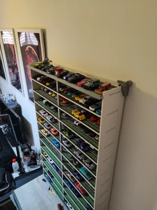 Repisa expositora coches 1:64 parking