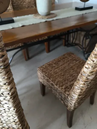 Mesa Habitat y Sillas y puffs para Comedor/Terraza