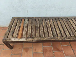 Tumbona de madera y metal