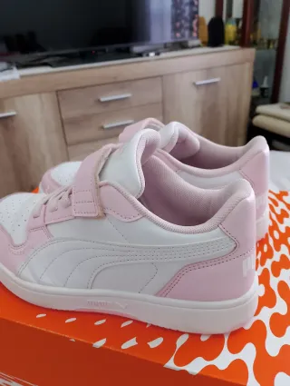 Zapatillas Puma blancas y rosas