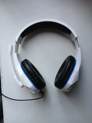 Auriculares gaming blancos con micrófono