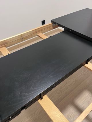 Mesa comedor extensible BJURSTA negra de Ikea