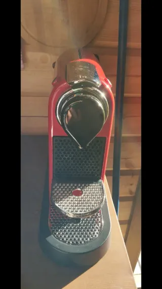 Cafetera Nespresso Roja