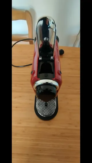 Cafetera Nespresso Roja