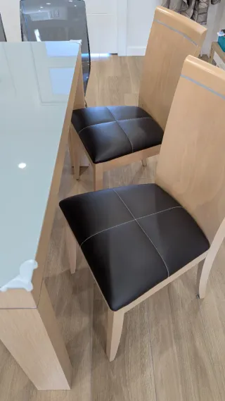 Conjunto de 4 Sillas Comedor madera y Piel