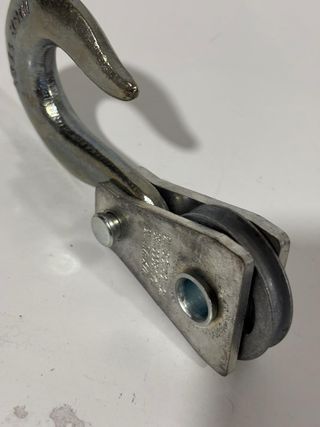 Polea metálica con gancho