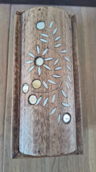 Cofre baúl de madera decorado
