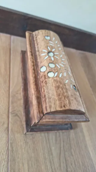 Cofre baúl de madera decorado