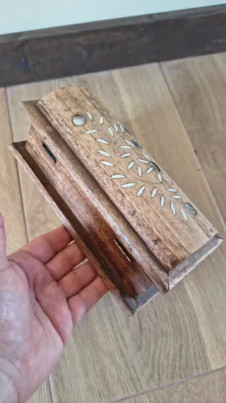 Cofre baúl de madera decorado