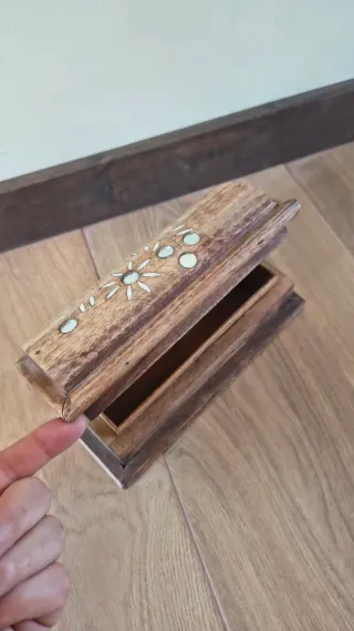 Cofre baúl de madera decorado