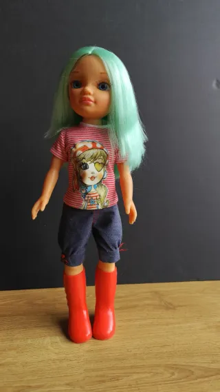 Nancy con armario y vestidos