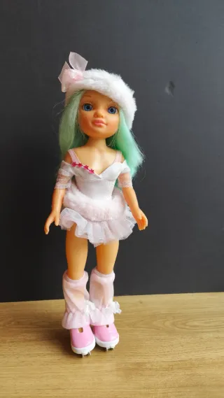 Nancy con armario y vestidos