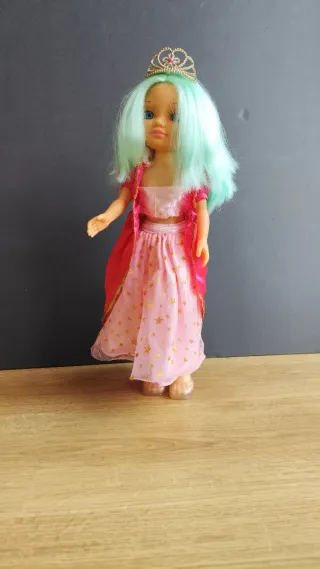 Nancy con armario y vestidos