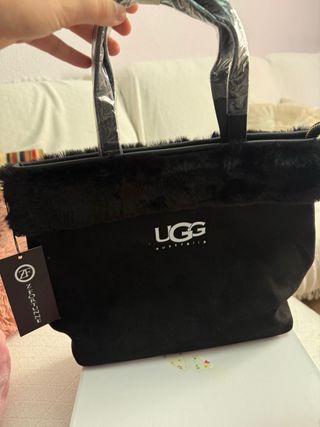 Bolso y Botas UGG Negras