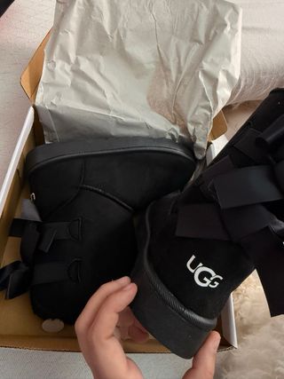 Bolso y Botas UGG Negras