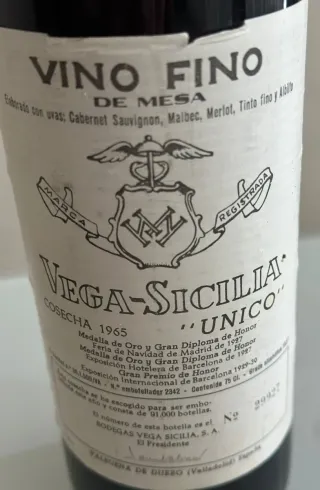 Bottiglie di Vega Sicilia Unico 1965 e 1966