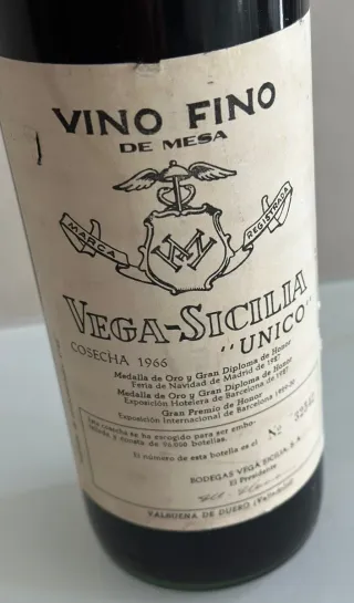 Bottiglie di Vega Sicilia Unico 1965 e 1966