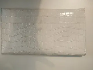 Bolso de mano charol blanco y dorado