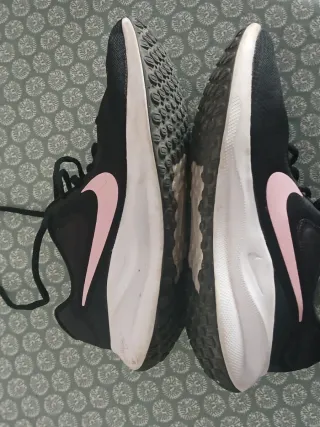 Zapatillas Nike Running Negras y Rosas