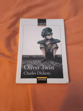 Oliver Twist (Clásicos a medida) (Spanish Edition)