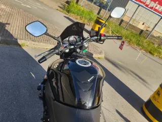 Suzuki GSR 600 Negra